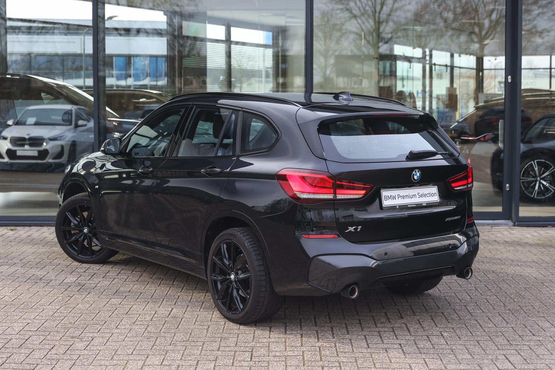 BMW X1 xDrive20i High Executive M Sport Automaat - Afbeelding 2