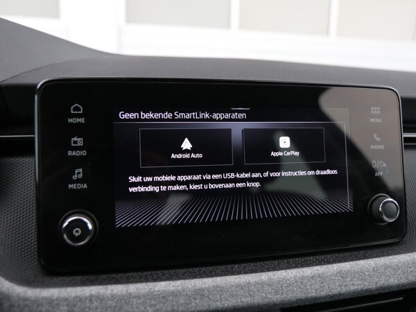 Apple Carplay/Android Auto Apple Carplay/Android Auto