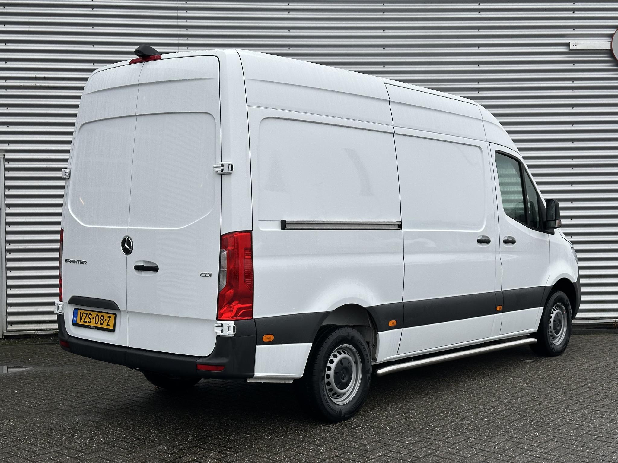 Mercedes-Benz Sprinter 317 CDI  L2H2 Automaat Carplay Navigatie Camera - Afbeelding 2