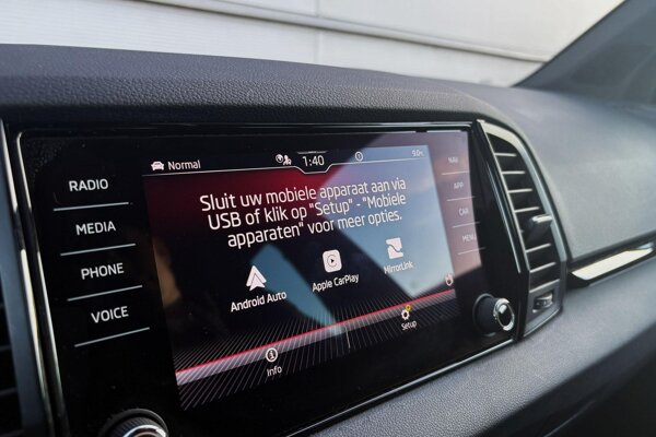 Apple Carplay/Android Auto Apple Carplay/Android Auto