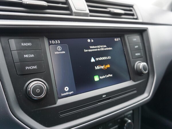 Apple Carplay/Android Auto Apple Carplay/Android Auto