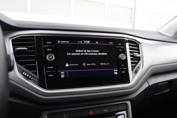 Apple Carplay/Android Auto Apple Carplay/Android Auto