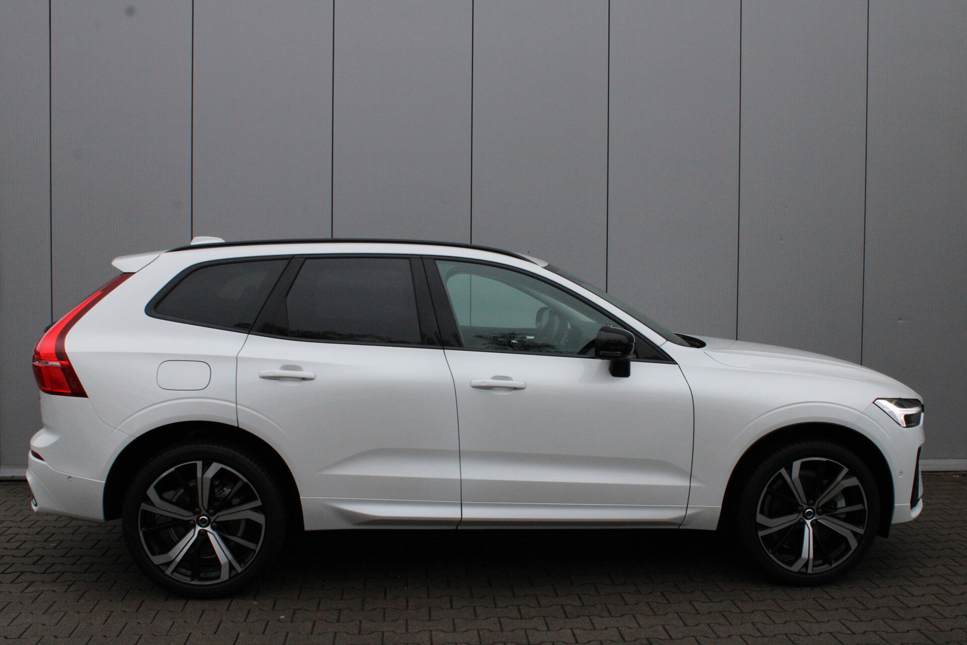 Volvo XC60 T6 Plug-in hybrid AWD Ultra Dark - Afbeelding 3