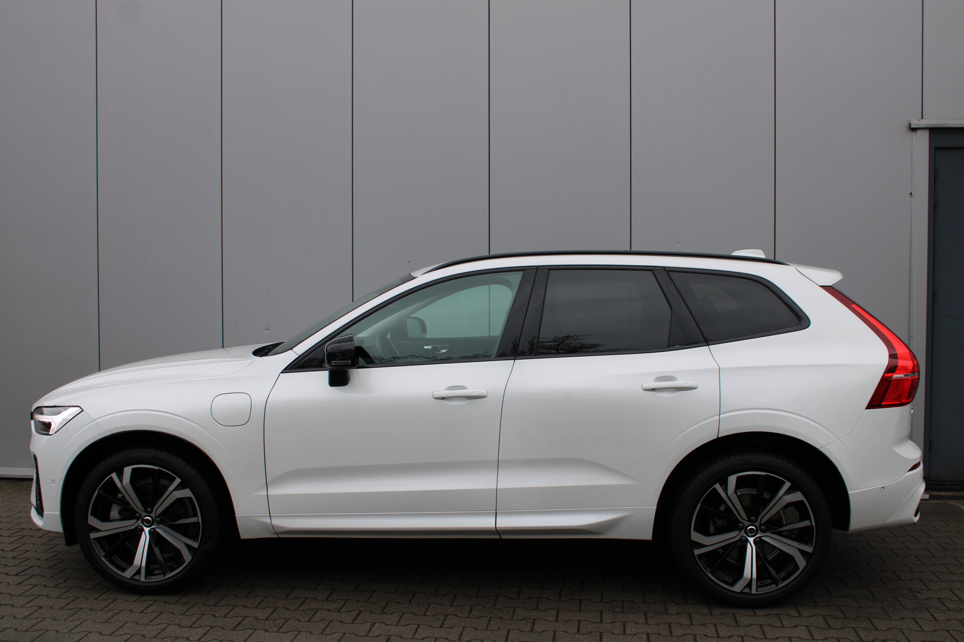 Volvo XC60 T6 Plug-in hybrid AWD Ultra Dark - Afbeelding 5