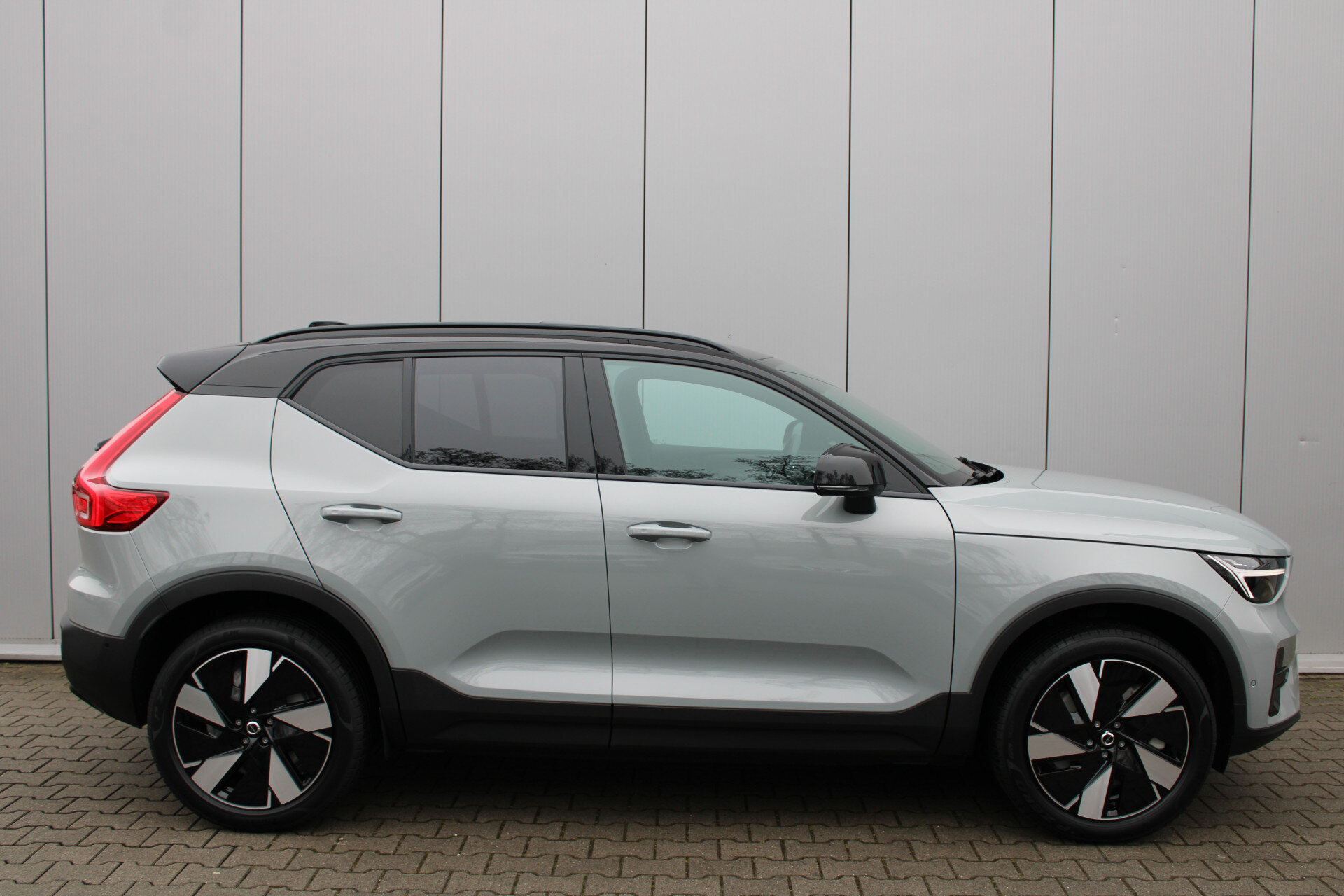 Volvo EX40 Single Moto ER Plus 82 kWh - Afbeelding 3