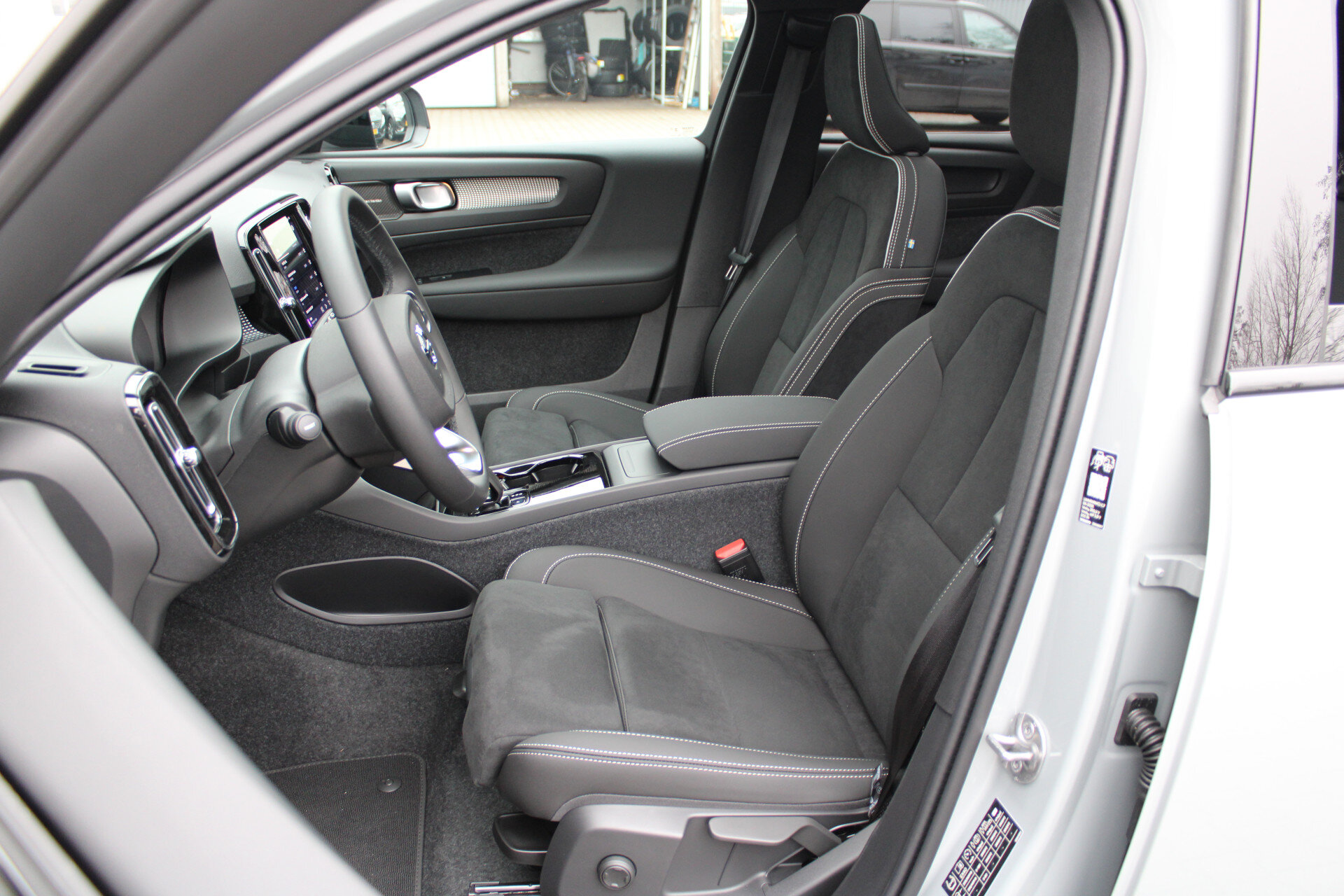 Volvo EX40 Single Moto ER Plus 82 kWh - Afbeelding 4