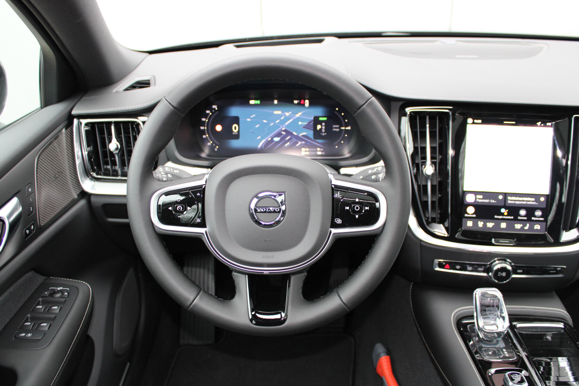 Volvo V60 T8 Plug-in hybrid AWD Ultra Perf. Ed. Dark - Afbeelding 2