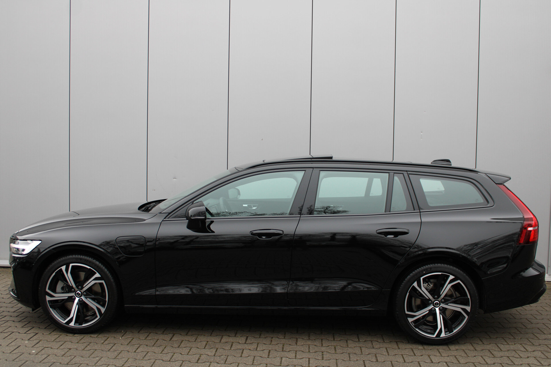 Volvo V60 T8 Plug-in hybrid AWD Ultra Perf. Ed. Dark - Afbeelding 5