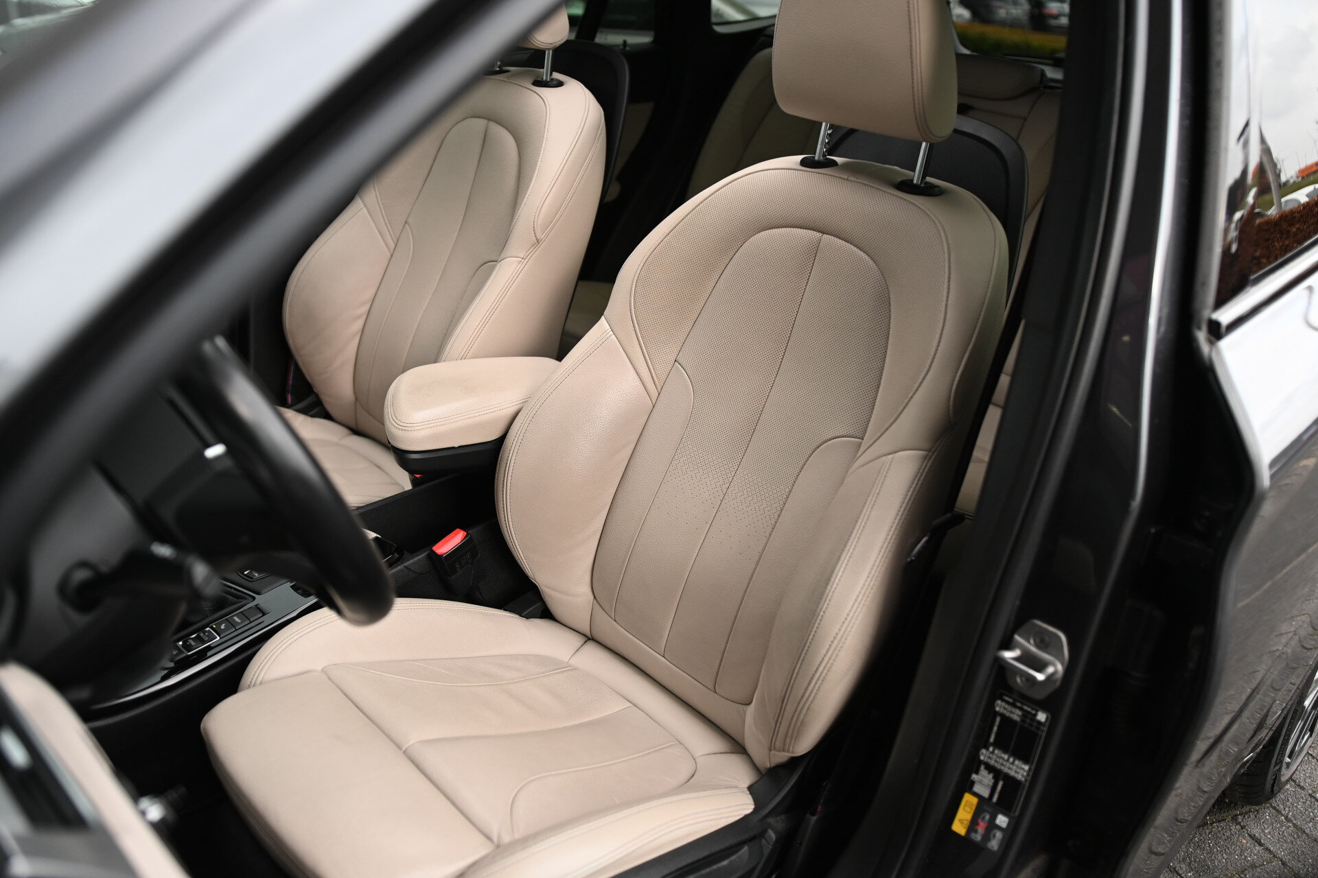 BMW X1 xDrive25e High Executive M Sport Automaat - Afbeelding 3