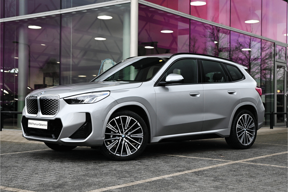 BMW iX1 eDrive20 M Sport - Afbeelding 1