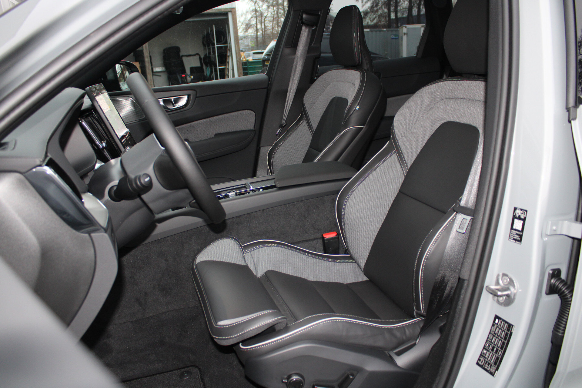 Volvo XC60 T6 Plug-in hybrid AWD Ultra Black Edition - Afbeelding 4