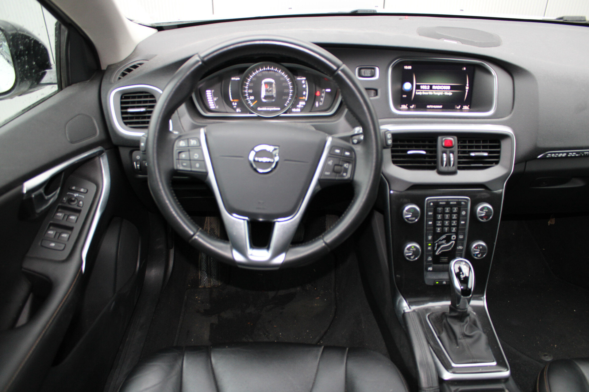 Volvo V40 Cross Country T3 automaat Polar+ Luxury | Trekhaak | Harman Kardon | Keyless - Afbeelding 2