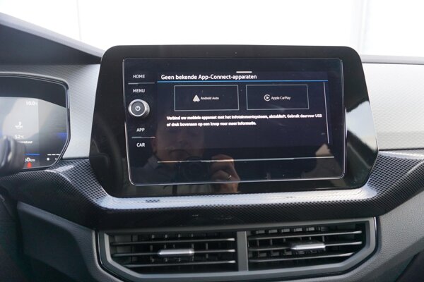 Apple Carplay/Android Auto Apple Carplay/Android Auto