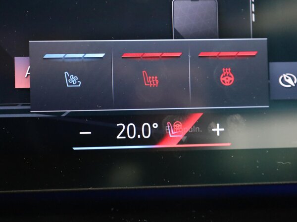 Verwarmde stoelen voor en achter Verwarmde stoelen voor en achter