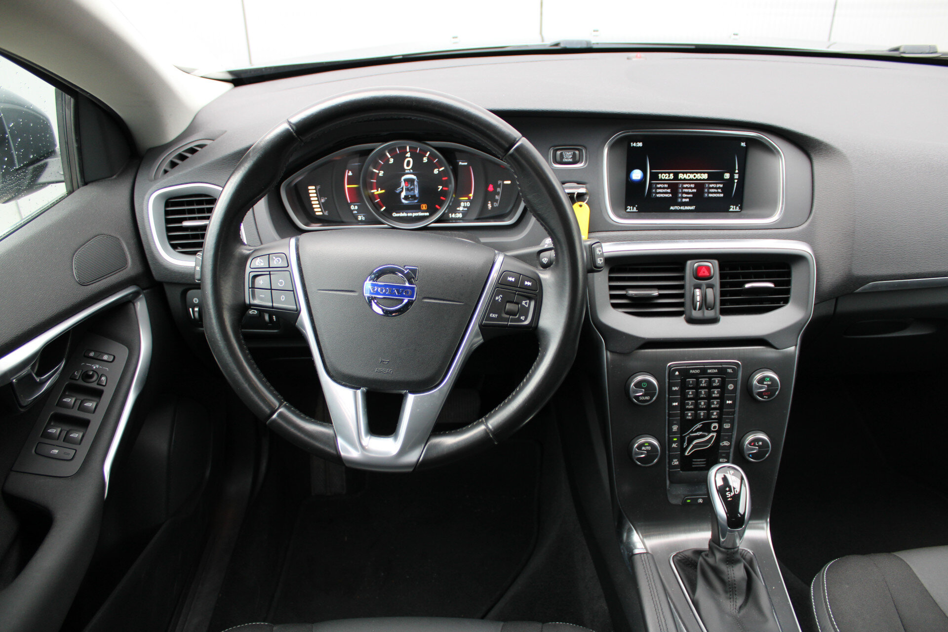Volvo V40 T3 Automaat Momentum - Afbeelding 2