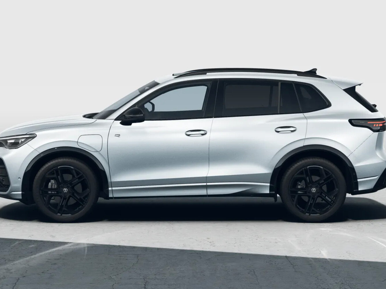 Volkswagen Tiguan R-Line Edition 1.5 eHybrid 200 kW / 272 PK SUV 6 v - Afbeelding 2