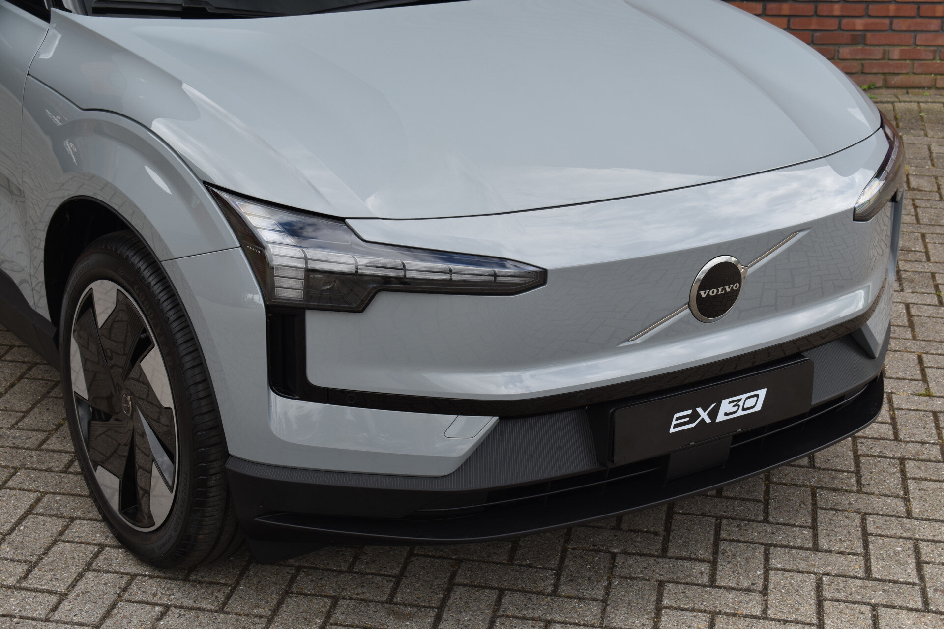 Volvo EX30 Extended Range 272PK Plus - Afbeelding 2