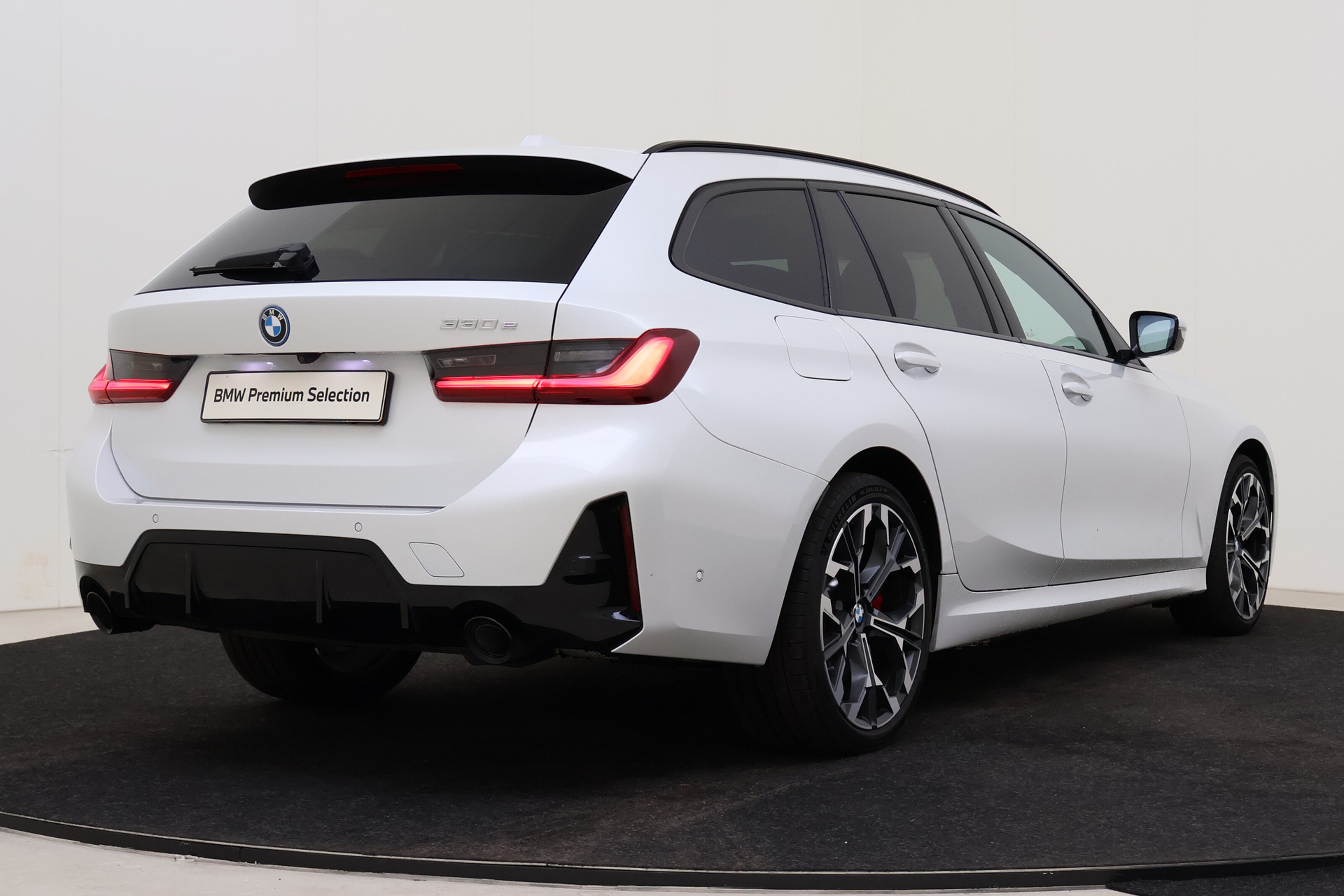 BMW 3 Serie Touring 330e M Sport Automaat