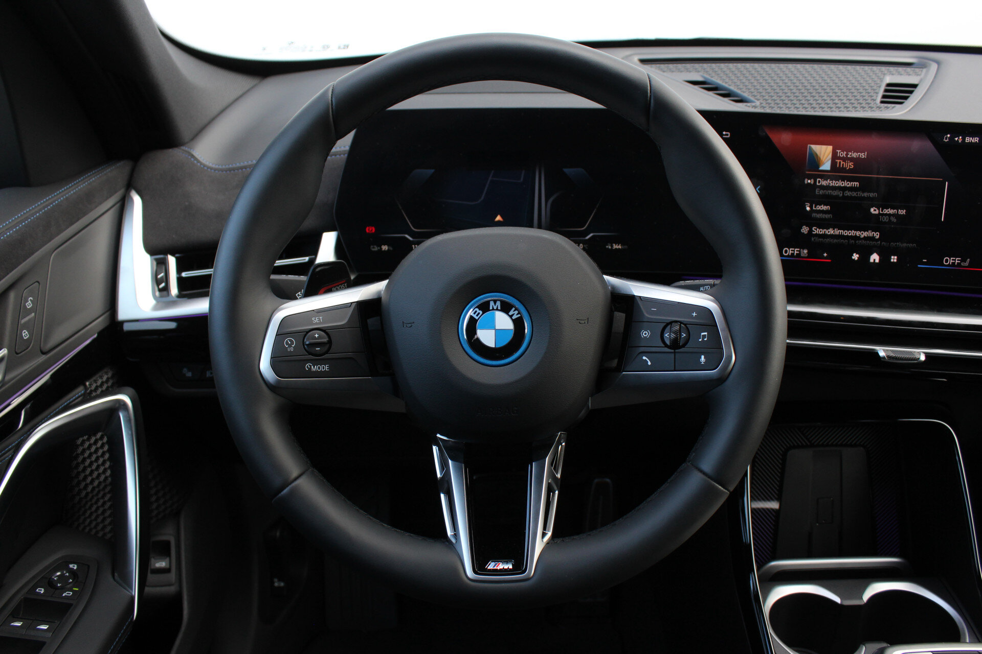 BMW iX1 eDrive20 High Executive M Sport - Afbeelding 4