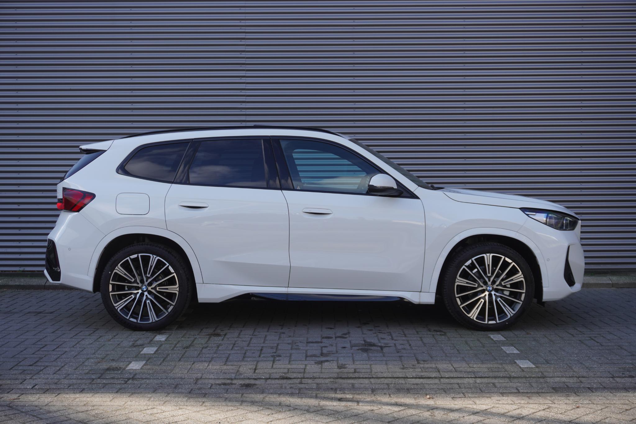 BMW iX1 eDrive20 - Afbeelding 4