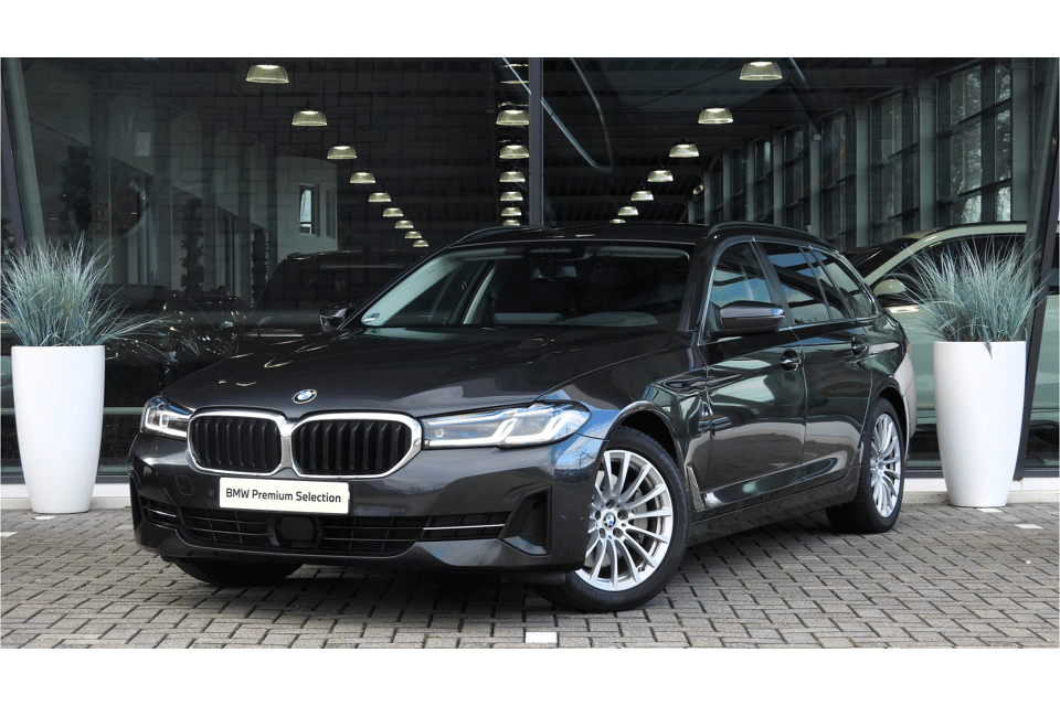 BMW 5 Serie Touring 530e xDrive High Executive Automaat - Afbeelding 1