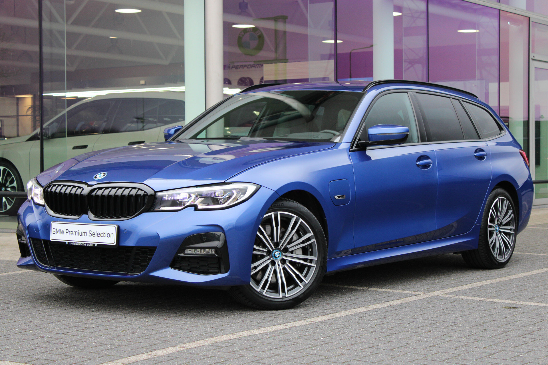 BMW 3 Serie Touring 330e High Executive M Sport Automaat