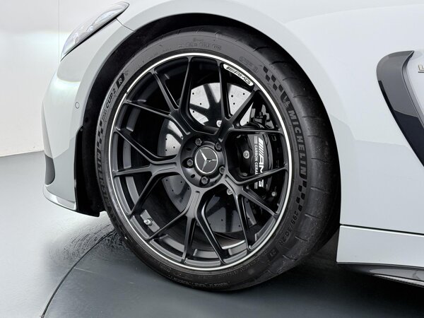 21" multispaakse lichtmetalen AMG-velgen in matzwarte afwerking