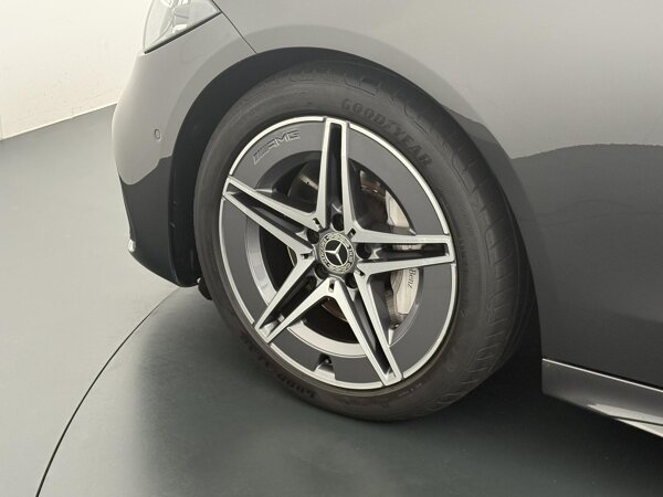 18” vijfspaaks lichtmetalen AMG-velgen 18” vijfspaaks lichtmetalen AMG-velgen