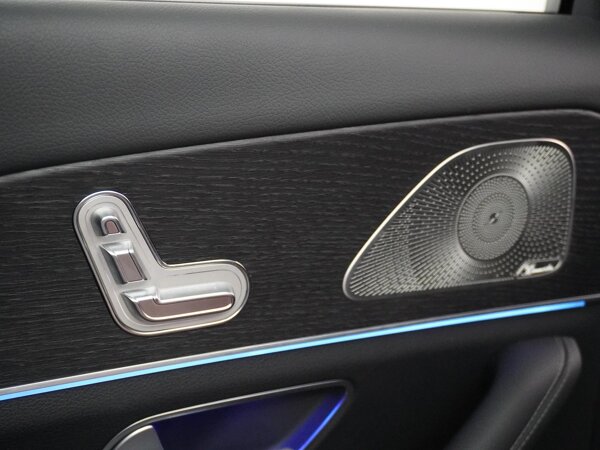 Elektrisch verstelbare achterzetels Elektrisch verstelbare achterzetels