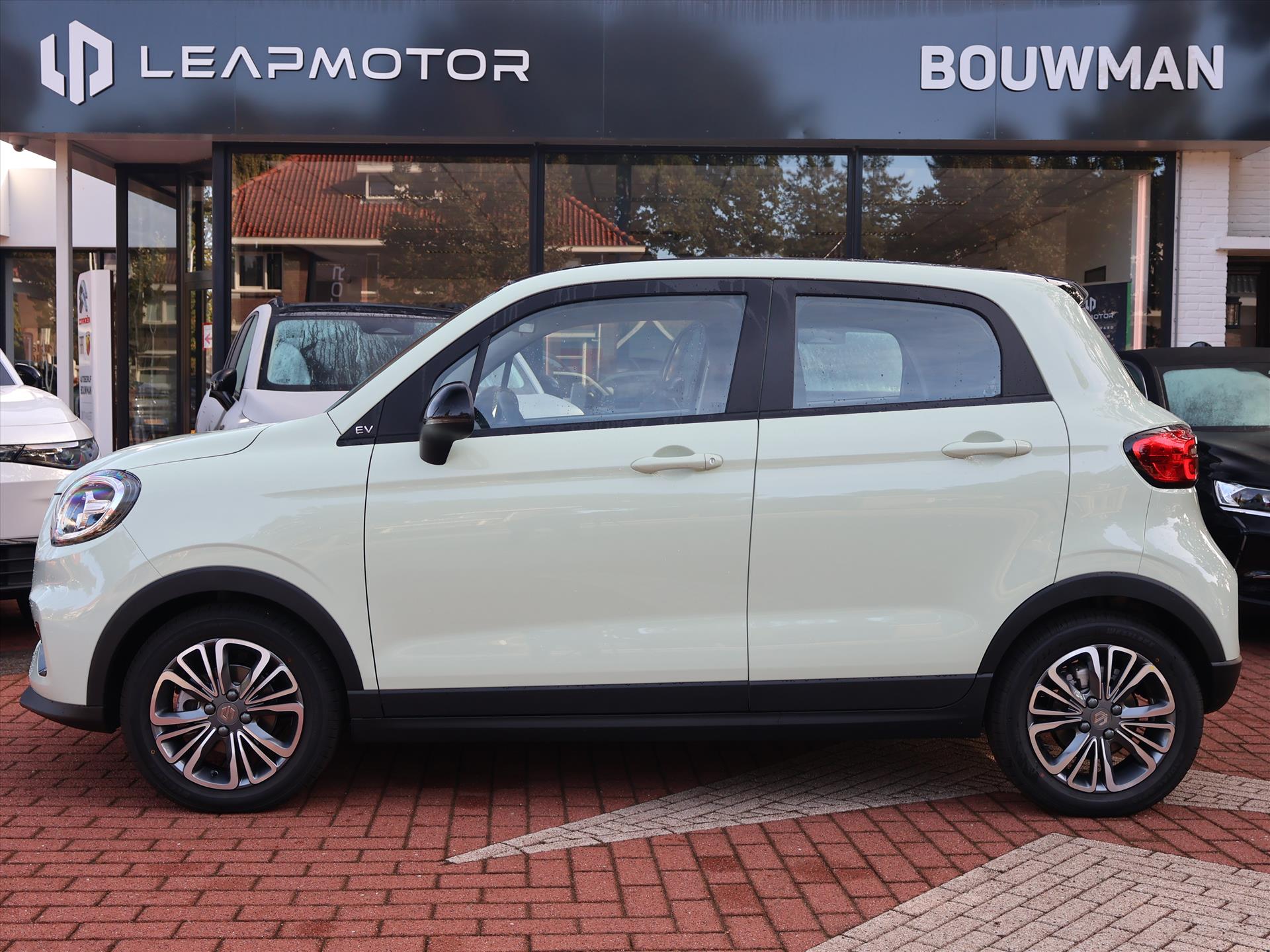 Leapmotor T03 EV 37,3 kWh 95PK Design NIEUW, Rijklaarprijs | Camera | Navigatie | Panoramadak | Lichtmetalen wielen - Afbeelding 3