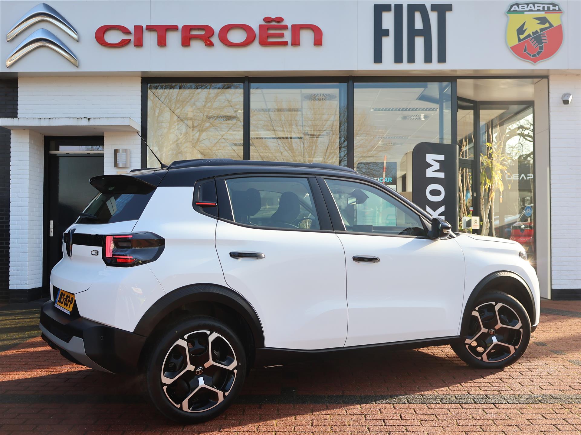 Citroën C3 1.2 Turbo S&S 100PK Plus, Rijklaarprijs | Navigatie | Parkeersensoren | Bluetooth | DAB+ | Apple Carplay - Afbeelding 4