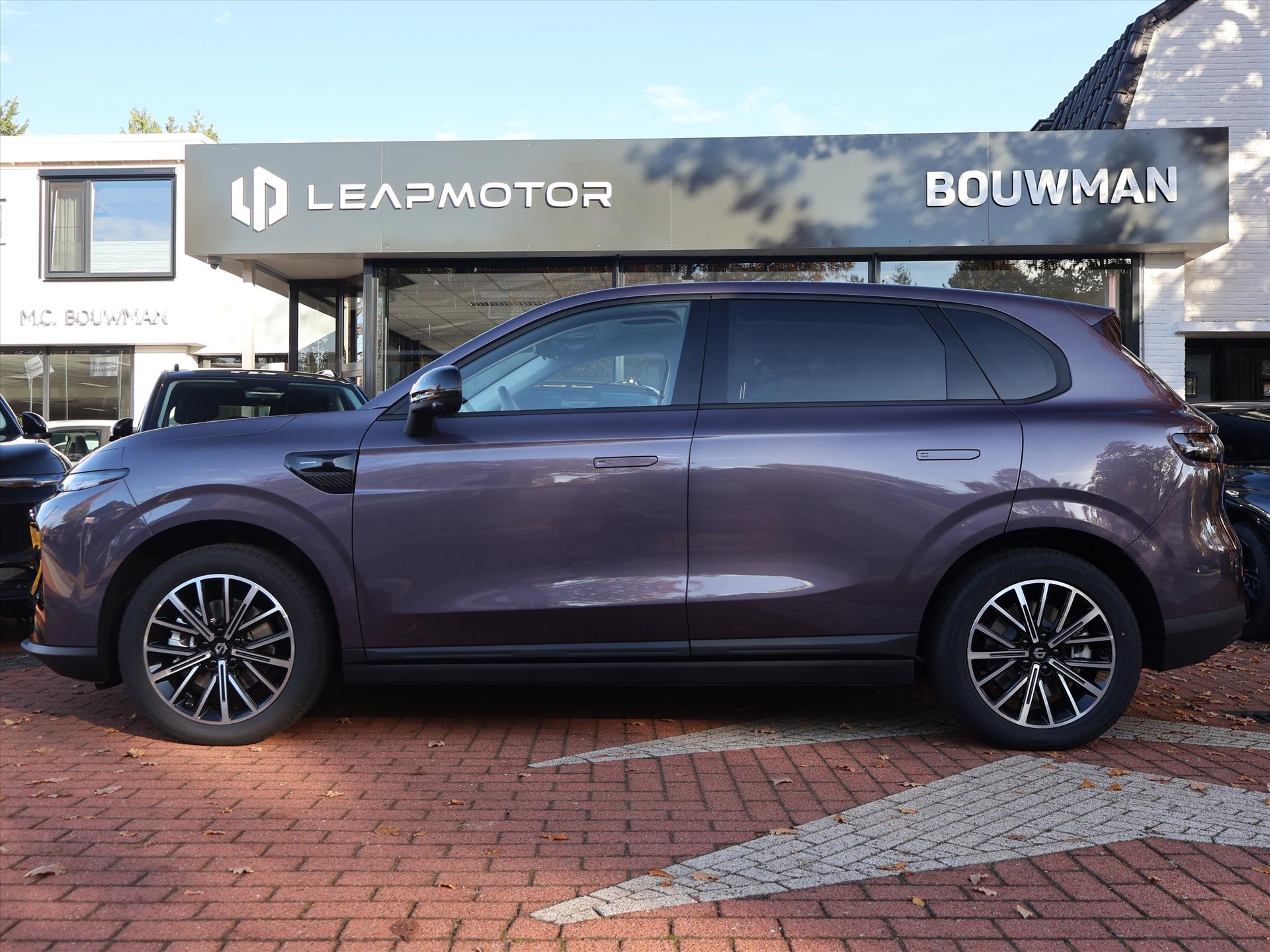 Leapmotor B10 EV 67,1 kWh 218PK Design ProMax, Rijklaarprijs | NIEUW | Panoramadak | Navigatie | Camera | Adaptieve Cruise Control - Afbeelding 4