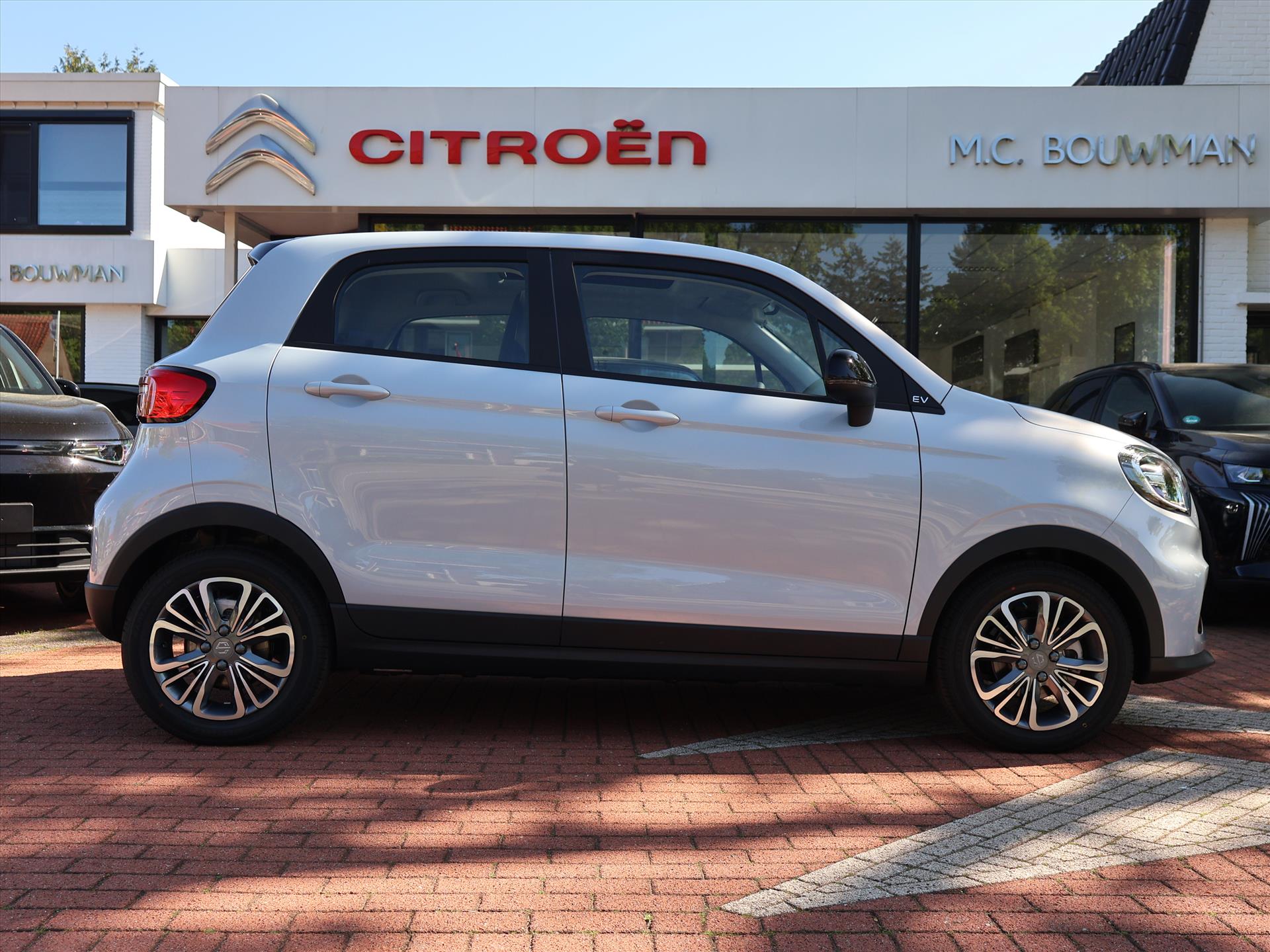 Leapmotor T03 EV 37,3 kWh 95PK Design NIEUW, Rijklaarprijs | Camera | Navigatie | Panoramadak | Lichtmetalen wielen - Afbeelding 4