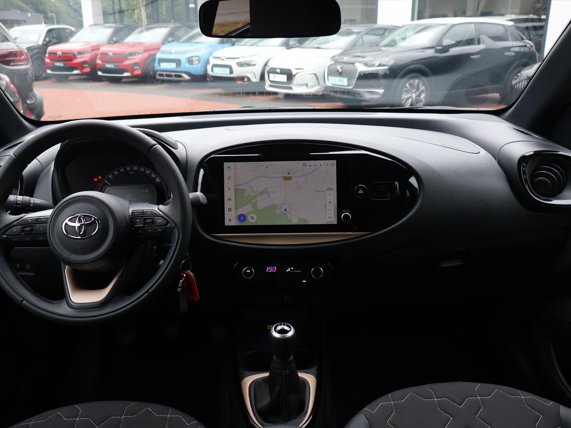 Toyota Aygo X 1.0 VVT-i 72PK Envy, Rijklaarprijs | Navigatie | Camera | 18 inch wielen | Mirror Screen | JBL Audio | Armsteun - Afbeelding 5