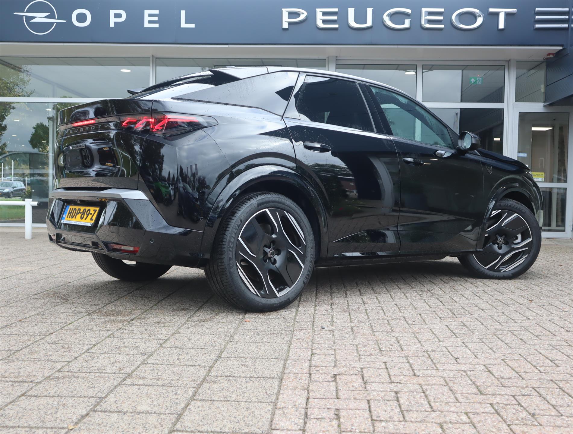 Peugeot e-3008 GT EV 73 kWh 210PK Automaat, Rijklaarprijs, Alcantara bekleding Camera Stoel- en stuurverwarming - Afbeelding 5