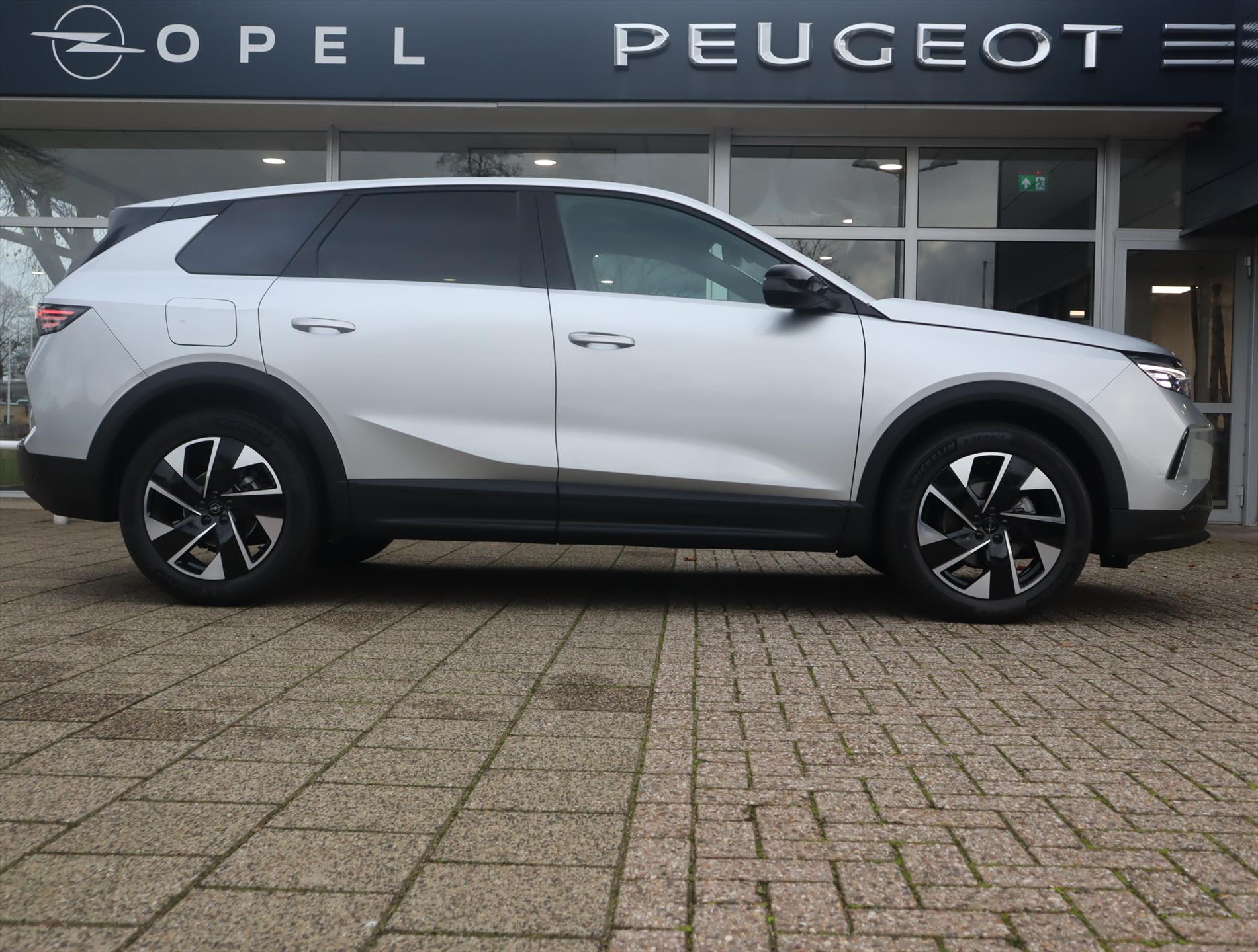 Opel Grandland Business Edition 1.2 Turbo Hybrid 145PK eDCT 6-traps Automaat, Rijklaarprijs, Camera Navigatie LED Adaptieve Cruise - Afbeelding 3