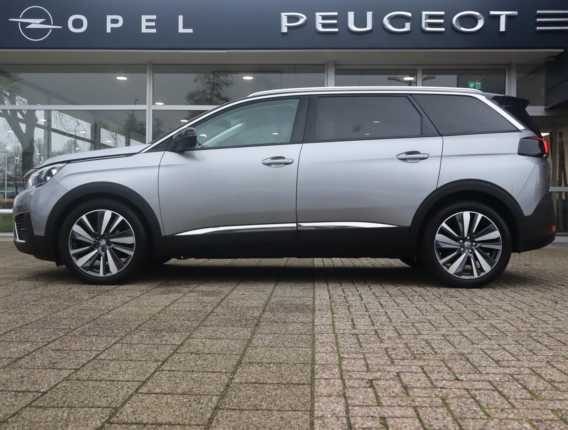 Peugeot 5008 SUV *Auto van de Week!* Allure PureTech 130PK S&S H6 7 persoons, Rijklaarprijs, Panoramadak Trekhaak Navigatie Camera - Afbeelding 3