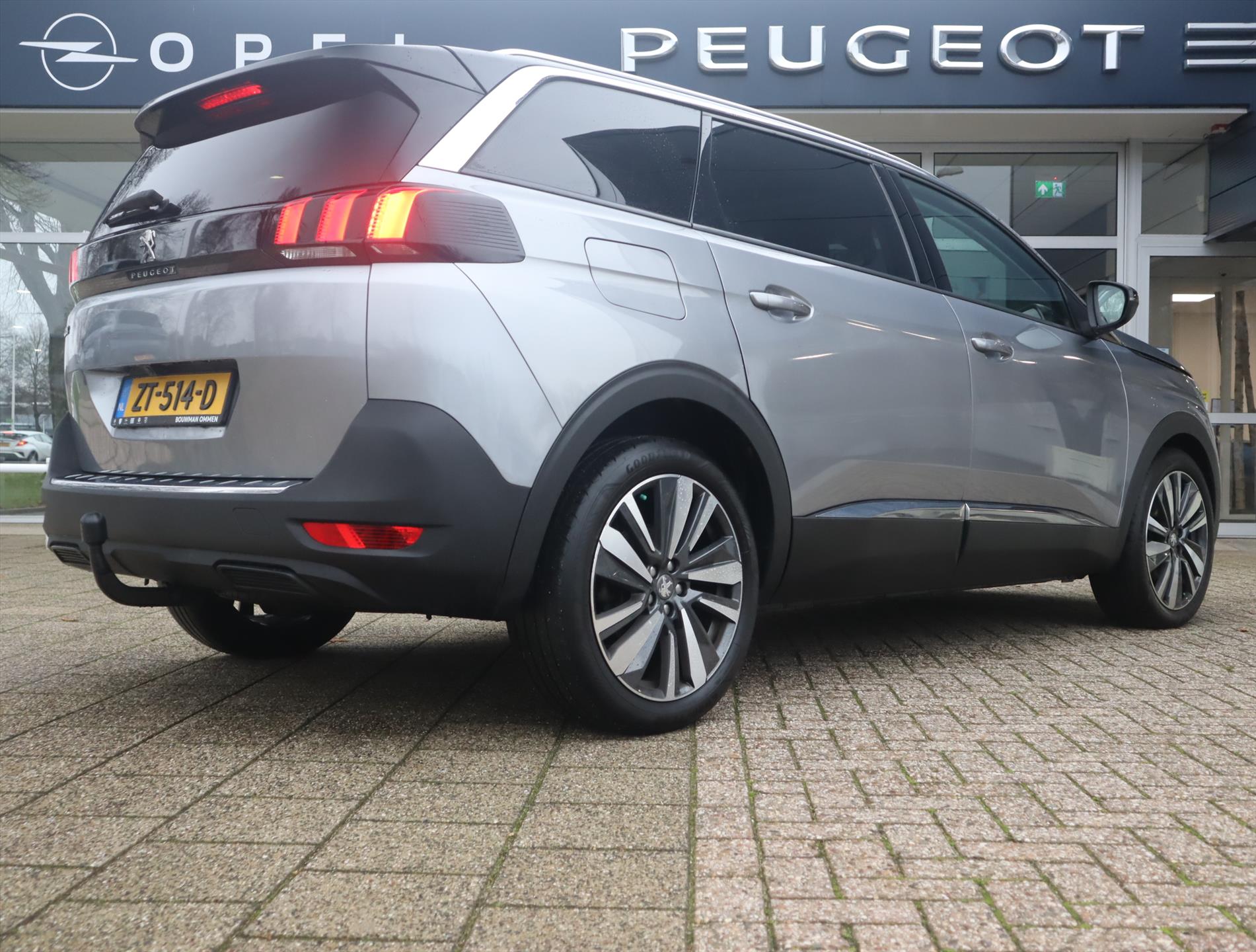 Peugeot 5008 SUV *Auto van de Week!* Allure PureTech 130PK S&S H6 7 persoons, Rijklaarprijs, Panoramadak Trekhaak Navigatie Camera - Afbeelding 5