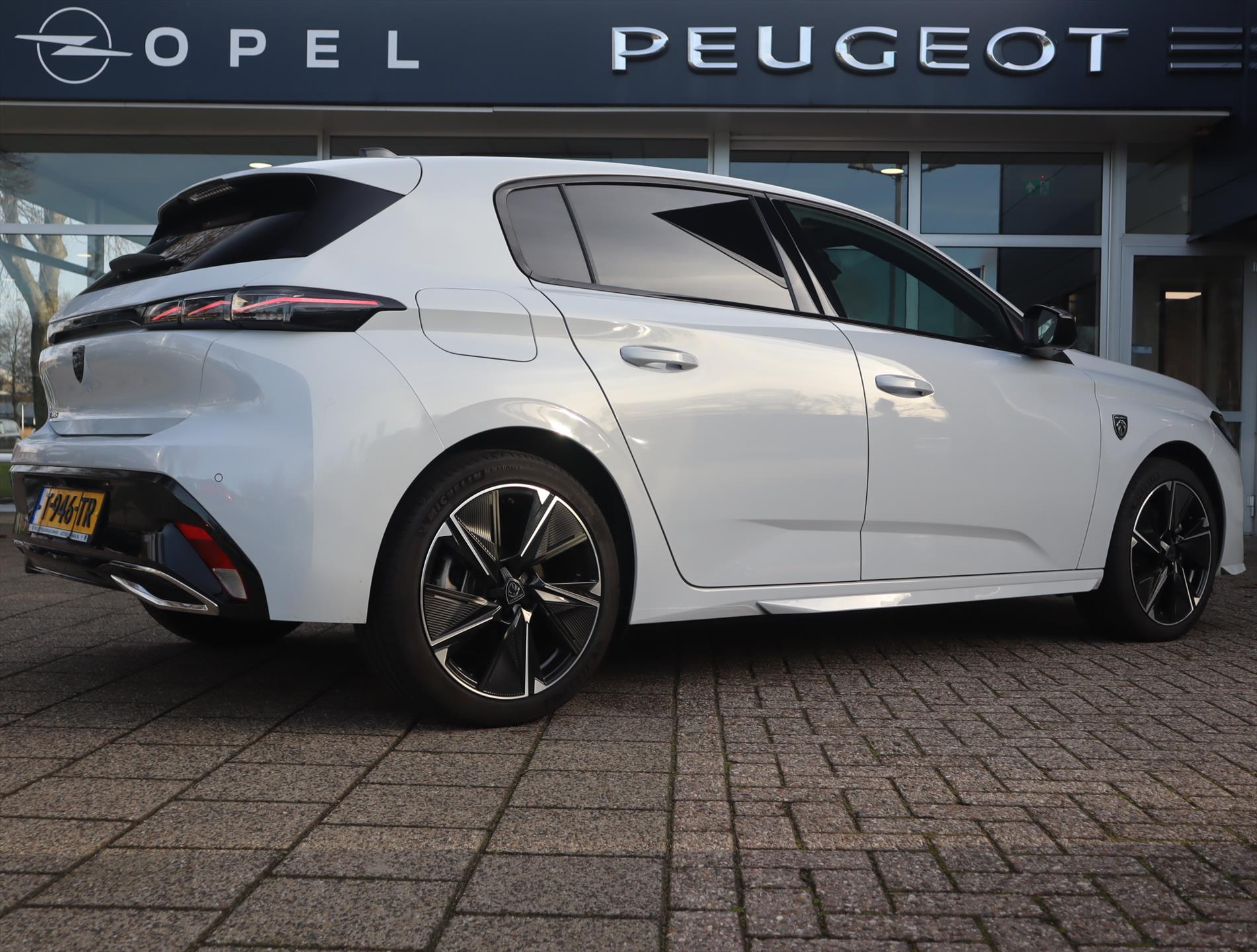 Peugeot e-308 EV GT First Edition 54kWh 156pk, Rijklaarprijs, Navigatie Adaptieve cruise control Stoel- en stuurverwarming - Afbeelding 5