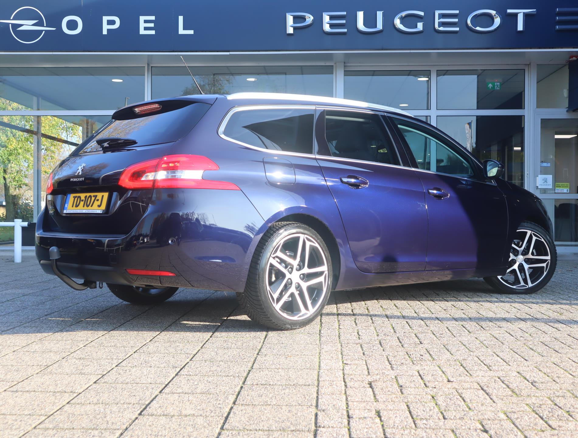 Peugeot 308 SW Allure PureTech 130PK EAT8 automaat, Rijklaarprijs, Navigatie Lederen bekleding Trekhaak Denon HiFi Panoramadak Full LED verlichting - Afbeelding 4