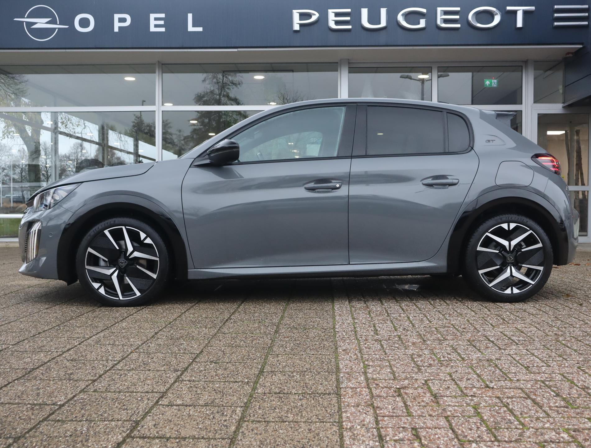 Peugeot 208 GT Hybrid 145pk e-DCS6 Automaat, Rijklaarprijs, Navigatie Camera voor en achter Adaptieve cruise control - Afbeelding 2
