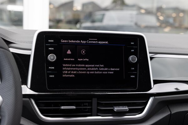 Apple Carplay/Android Auto Apple Carplay/Android Auto