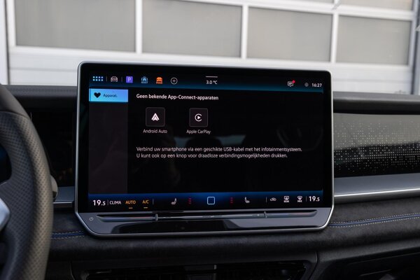 Apple Carplay/Android Auto Apple Carplay/Android Auto