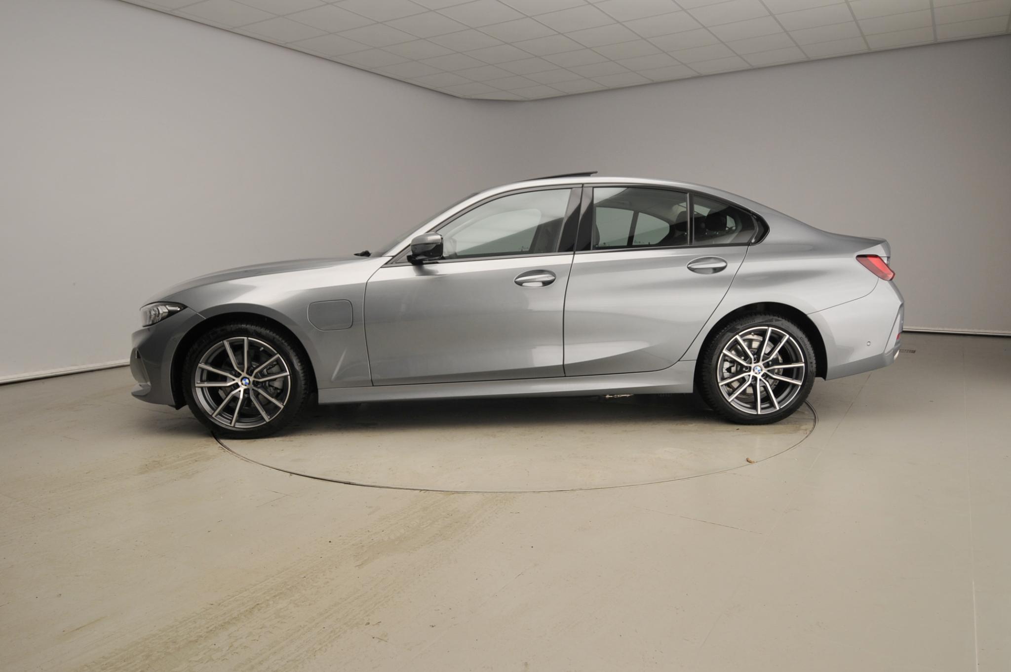 BMW 3 Serie Sedan 330e - Afbeelding 2
