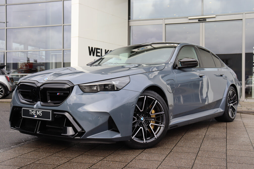 BMW M5 1