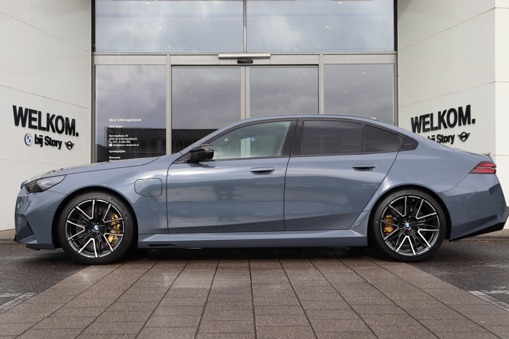 BMW M5 7