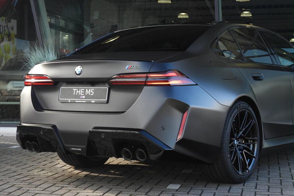BMW M5 32