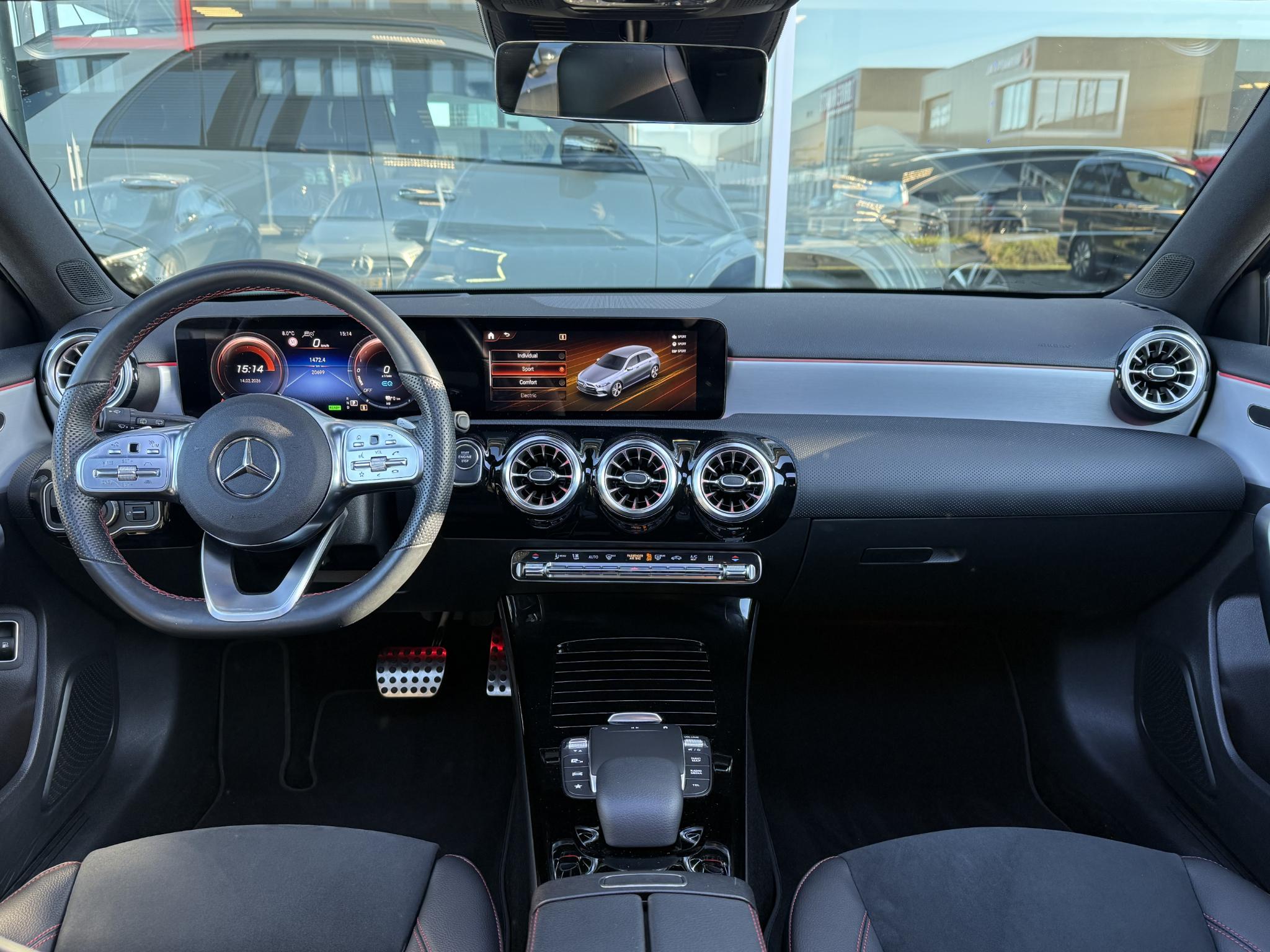 Mercedes-Benz A-Klasse Hatchback 250 e AMG Line - Afbeelding 3