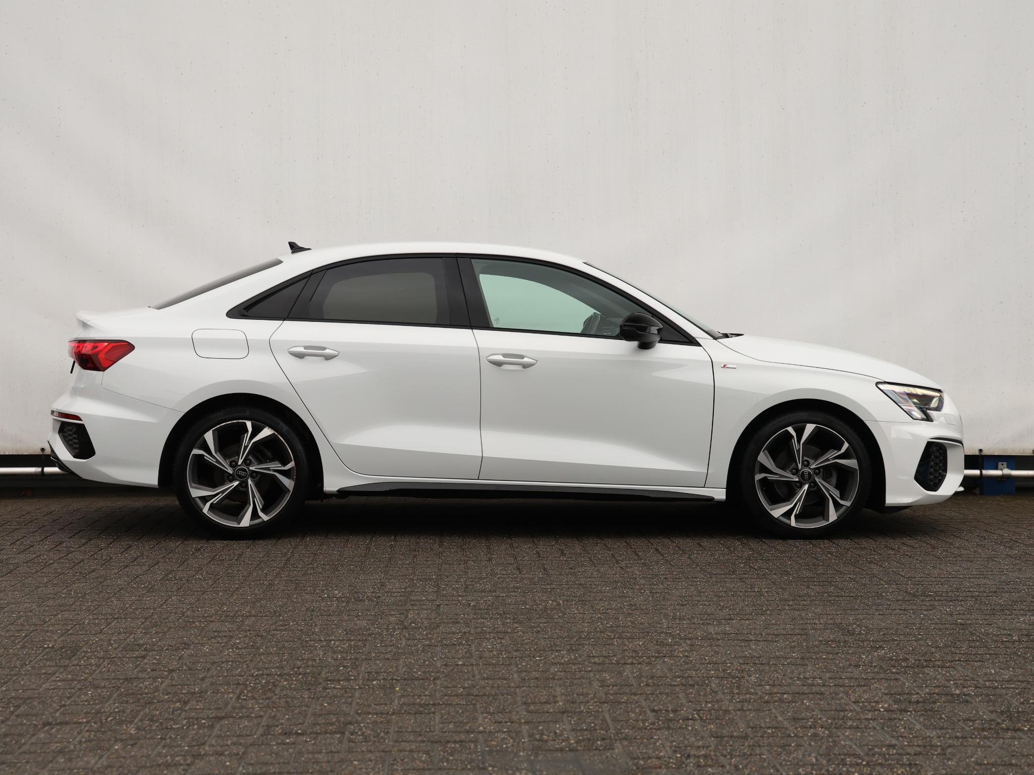 Audi A3 Limousine 30 TFSI S edition - Afbeelding 2