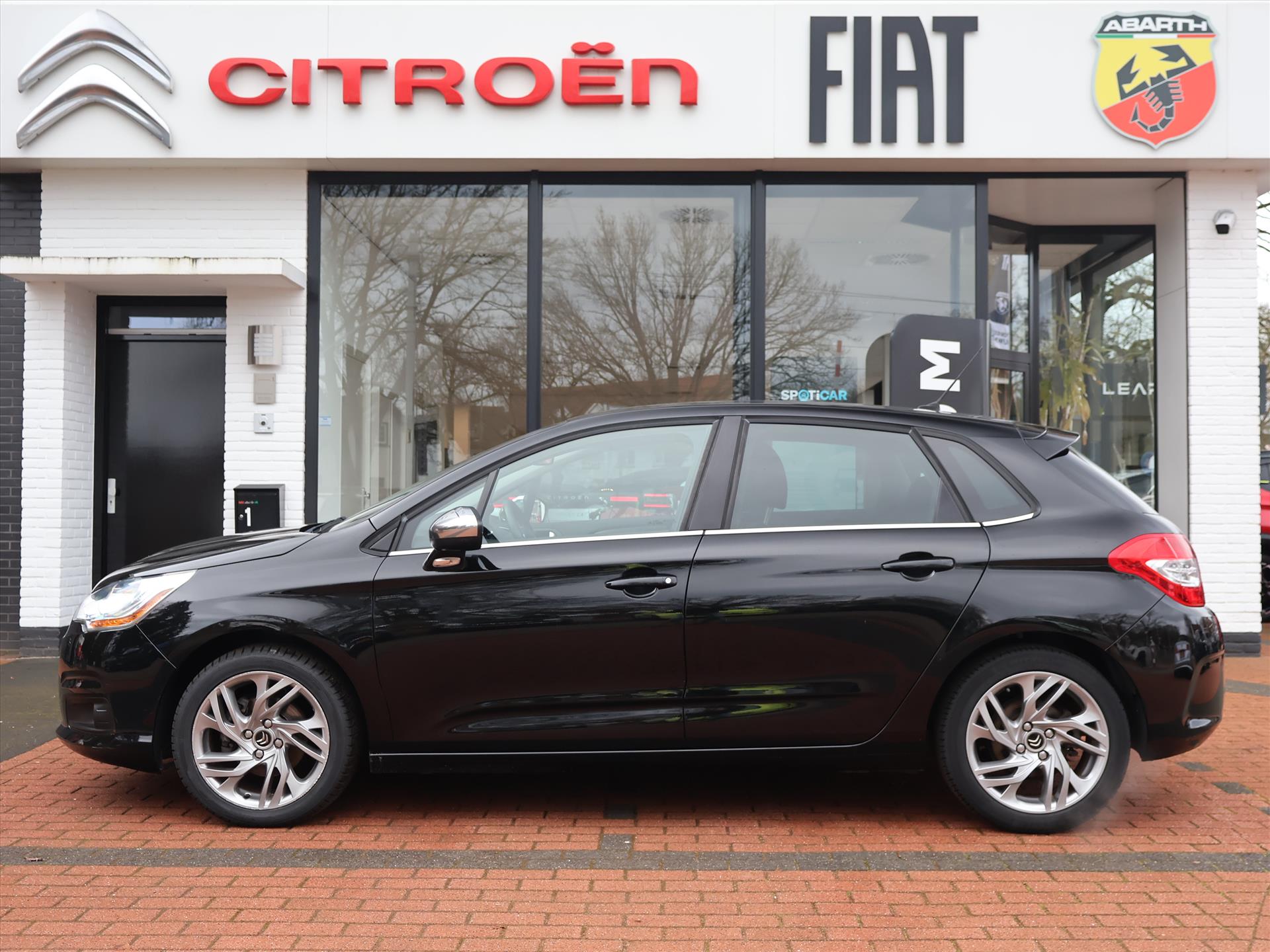 Citroën C4 PureTech turbo 130PK Collection, Rijklaarprijs | Navigatie | Parkeersensoren | Trekhaak afneembaar 13P | Bluetooth - Afbeelding 3
